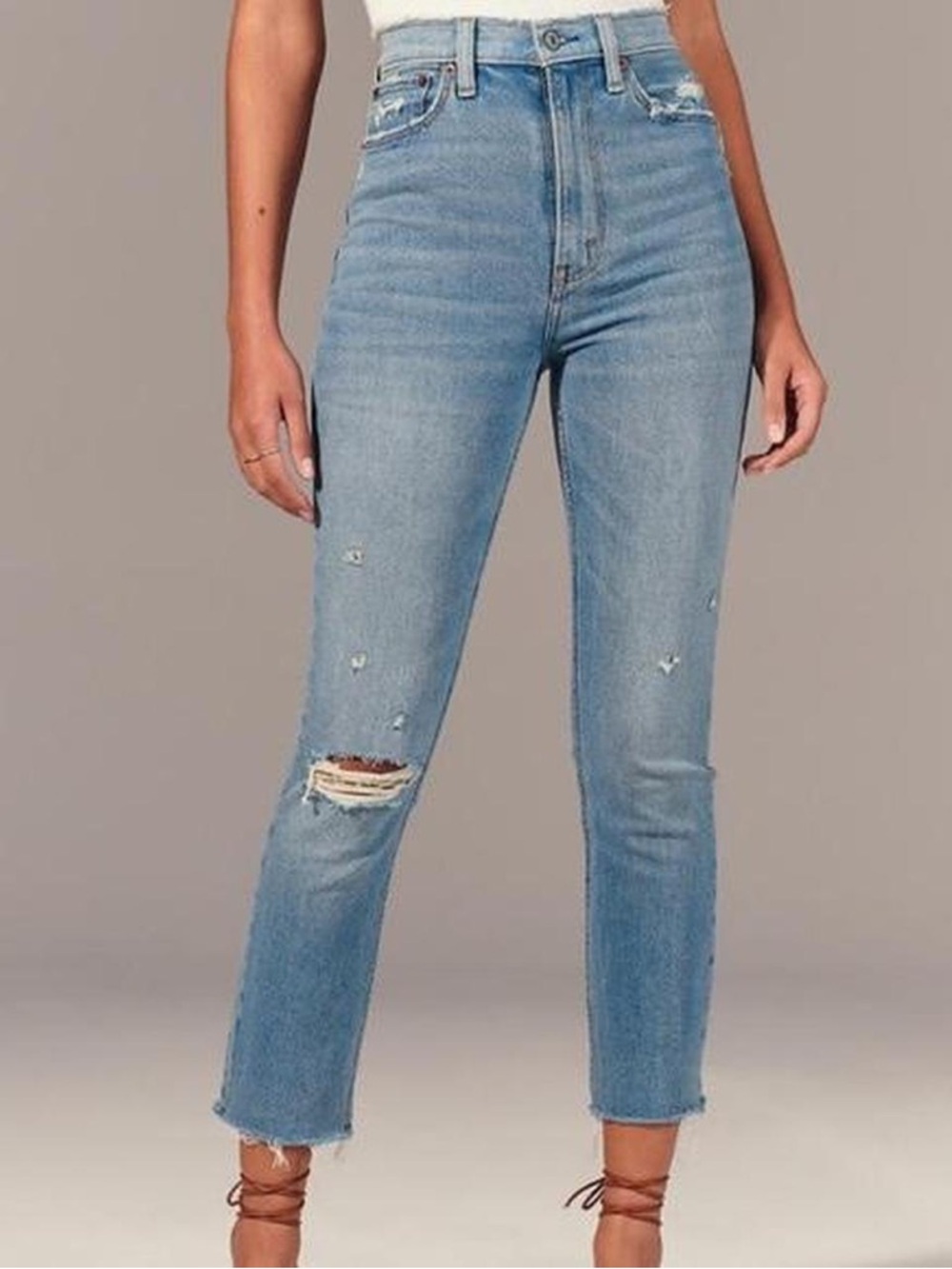 Abercrombie & Fitch Ultra High Rise Mom Jean - Short